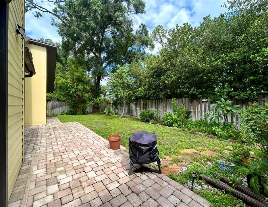 Activo con contrato: $579,000 (4 camas, 2 baños, 2218 Pies cuadrados)