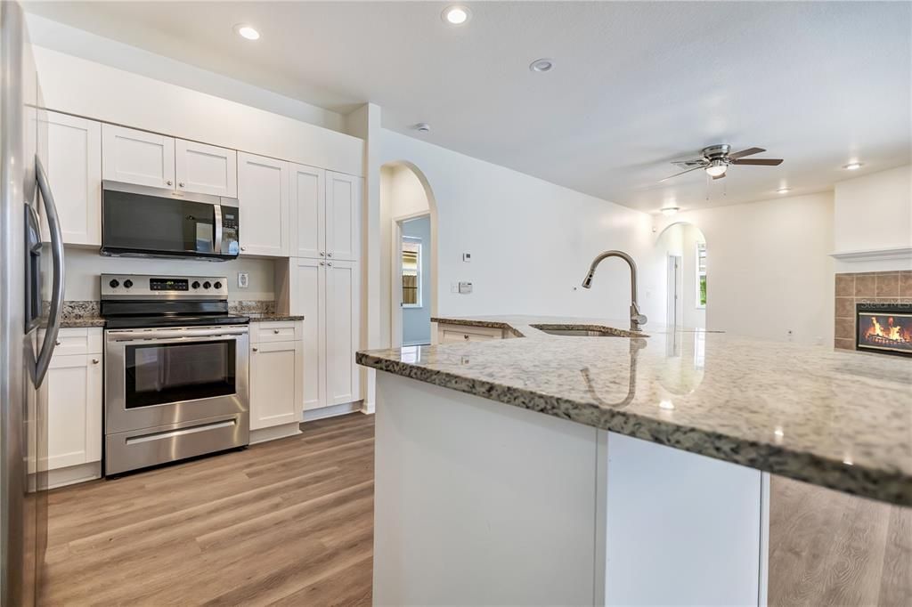 En Venta: $519,900 (4 camas, 3 baños, 2179 Pies cuadrados)