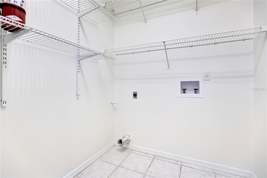 En Venta: $519,900 (4 camas, 3 baños, 2179 Pies cuadrados)