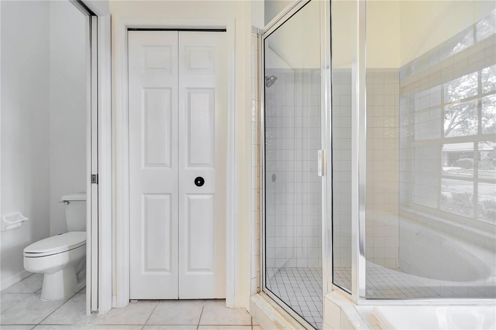 En Venta: $519,900 (4 camas, 3 baños, 2179 Pies cuadrados)