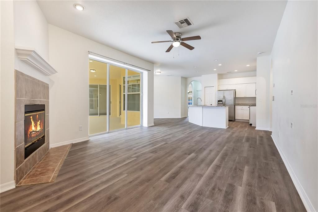 En Venta: $519,900 (4 camas, 3 baños, 2179 Pies cuadrados)