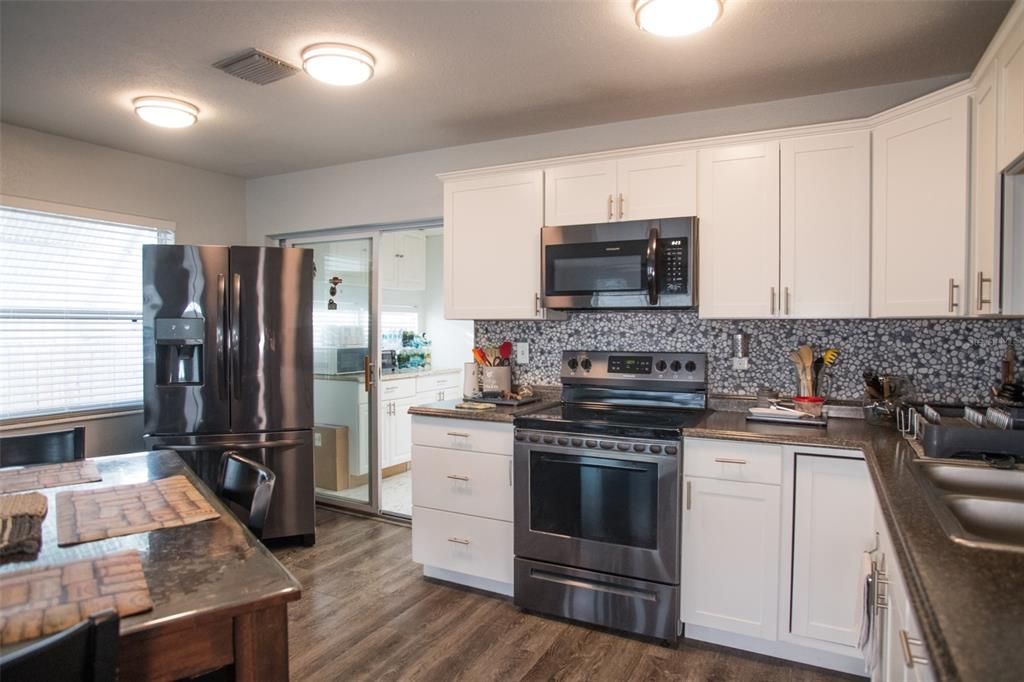 For Sale: $382,500 (3 beds, 1 baths, 1337 Square Feet)