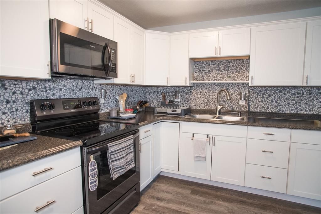 For Sale: $382,500 (3 beds, 1 baths, 1337 Square Feet)