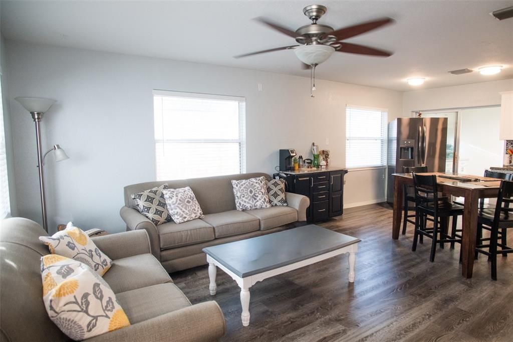 For Sale: $382,500 (3 beds, 1 baths, 1337 Square Feet)