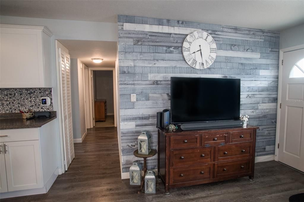 For Sale: $382,500 (3 beds, 1 baths, 1337 Square Feet)