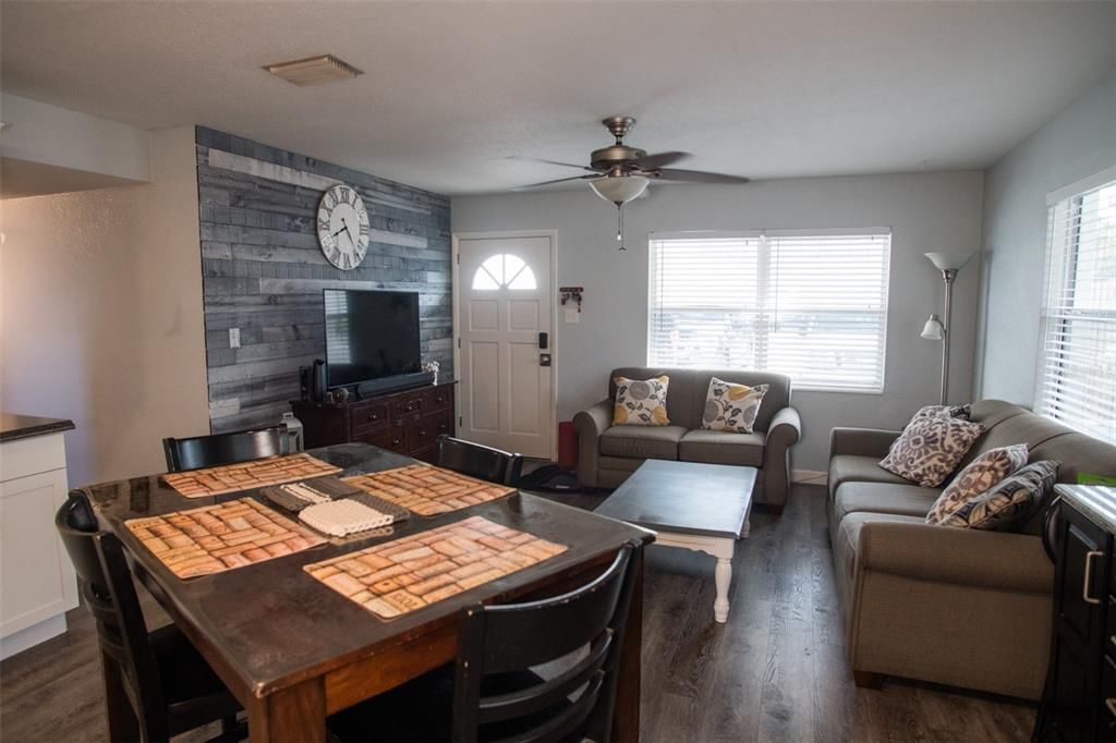 For Sale: $382,500 (3 beds, 1 baths, 1337 Square Feet)