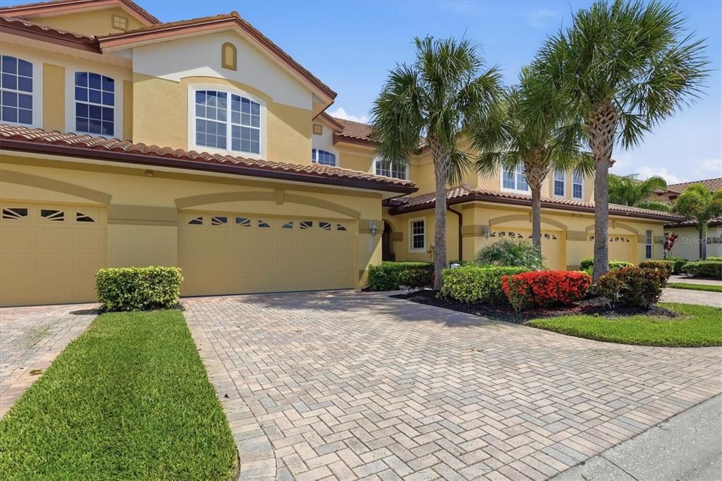For Sale: $549,000 (4 beds, 3 baths, 2733 Square Feet)