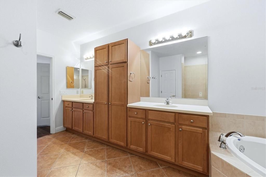 For Sale: $549,000 (4 beds, 3 baths, 2733 Square Feet)