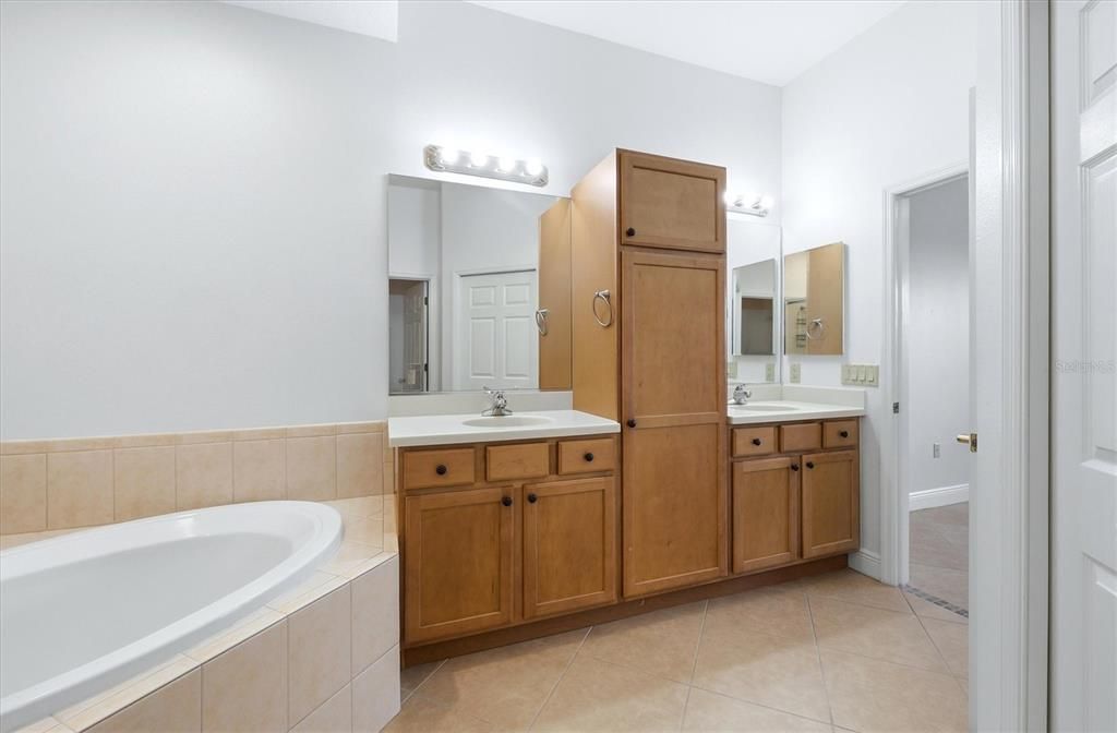 For Sale: $549,000 (4 beds, 3 baths, 2733 Square Feet)
