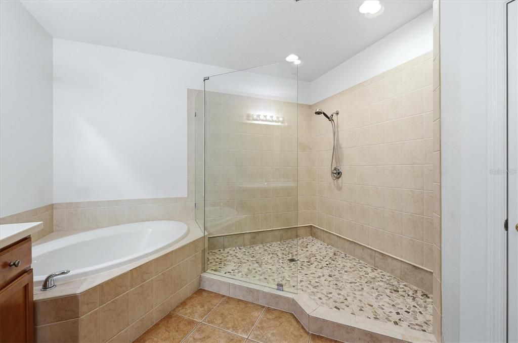 For Sale: $549,000 (4 beds, 3 baths, 2733 Square Feet)