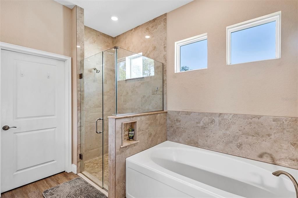 En Venta: $534,900 (4 camas, 3 baños, 2367 Pies cuadrados)