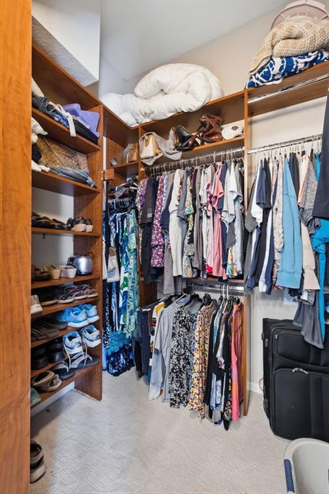 Activo con contrato: $389,999 (4 camas, 2 baños, 2080 Pies cuadrados)