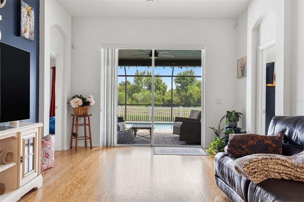 Activo con contrato: $389,999 (4 camas, 2 baños, 2080 Pies cuadrados)