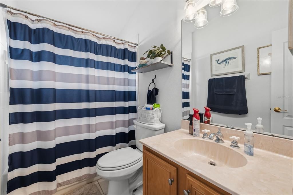 Activo con contrato: $389,999 (4 camas, 2 baños, 2080 Pies cuadrados)