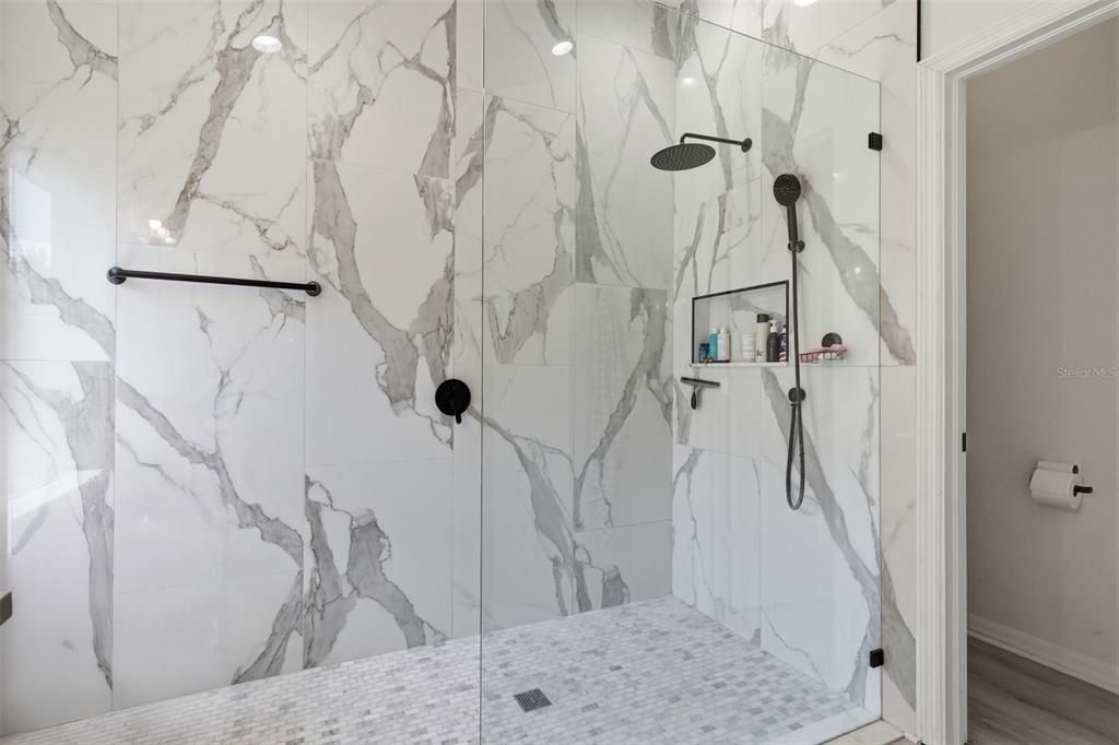 Activo con contrato: $389,999 (4 camas, 2 baños, 2080 Pies cuadrados)