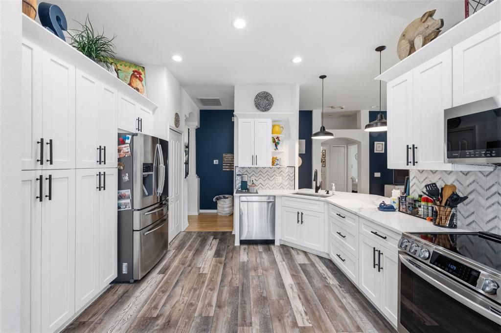 Activo con contrato: $389,999 (4 camas, 2 baños, 2080 Pies cuadrados)