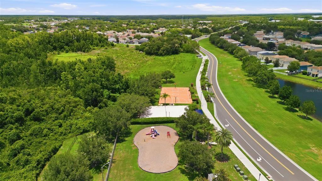 Activo con contrato: $389,999 (4 camas, 2 baños, 2080 Pies cuadrados)