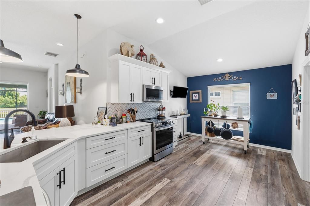 Activo con contrato: $389,999 (4 camas, 2 baños, 2080 Pies cuadrados)