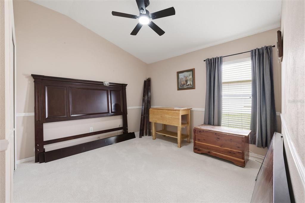 Activo con contrato: $389,999 (4 camas, 2 baños, 2080 Pies cuadrados)