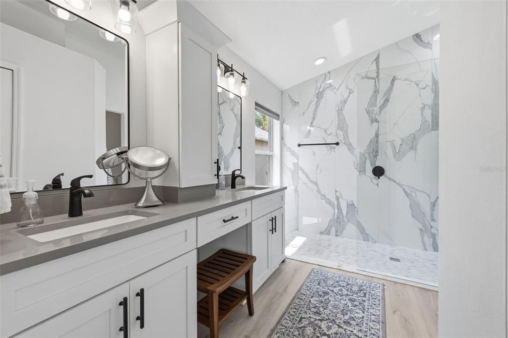Activo con contrato: $389,999 (4 camas, 2 baños, 2080 Pies cuadrados)