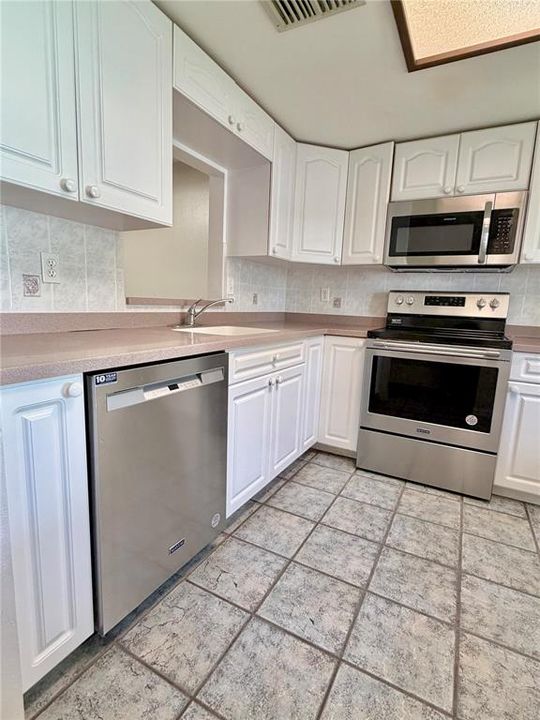 En Venta: $155,000 (2 camas, 2 baños, 897 Pies cuadrados)