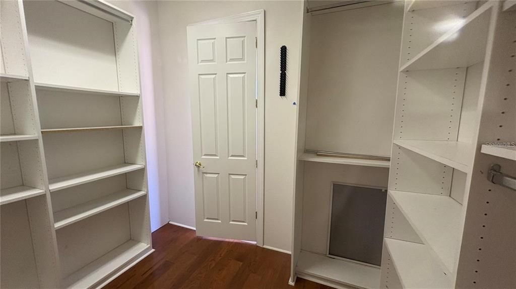 Activo con contrato: $4,500 (4 camas, 3 baños, 3975 Pies cuadrados)