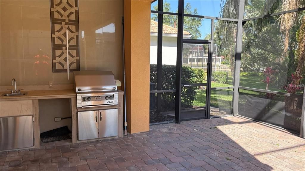 Activo con contrato: $4,500 (4 camas, 3 baños, 3975 Pies cuadrados)