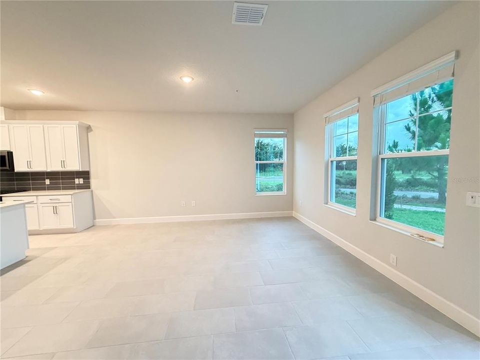 For Rent: $2,700 (4 beds, 3 baths, 2498 Square Feet)