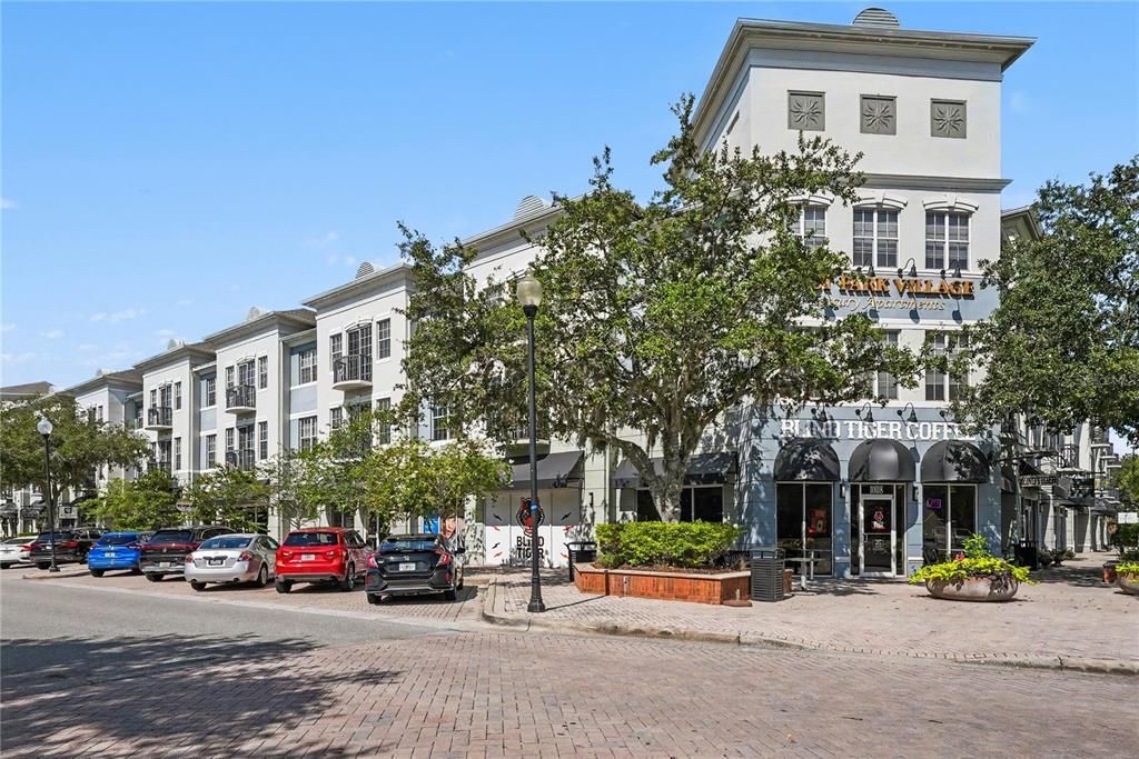 合同活跃: $800,000 (4 贝兹, 3 浴室, 2254 平方英尺)