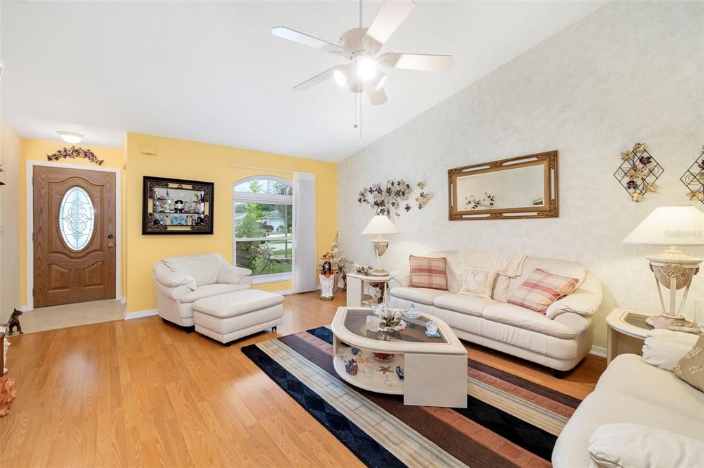 En Venta: $439,999 (3 camas, 2 baños, 1460 Pies cuadrados)
