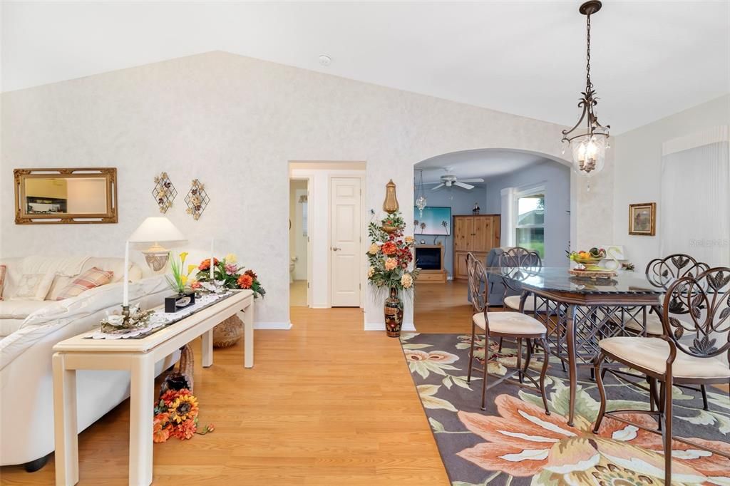 En Venta: $439,999 (3 camas, 2 baños, 1460 Pies cuadrados)