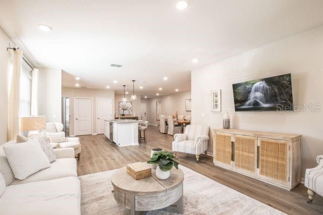 For Sale: $299,900 (4 beds, 2 baths, 1876 Square Feet)