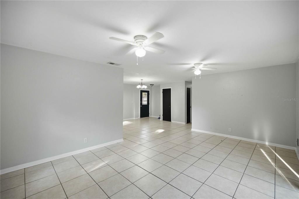 For Sale: $225,000 (3 beds, 2 baths, 1265 Square Feet)