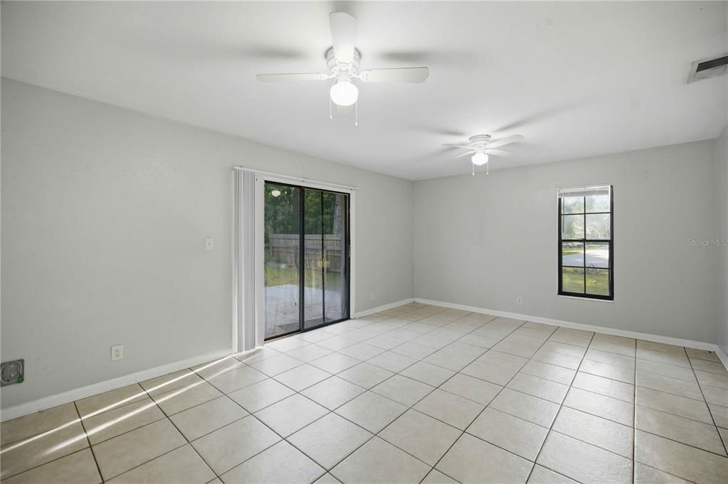 For Sale: $225,000 (3 beds, 2 baths, 1265 Square Feet)