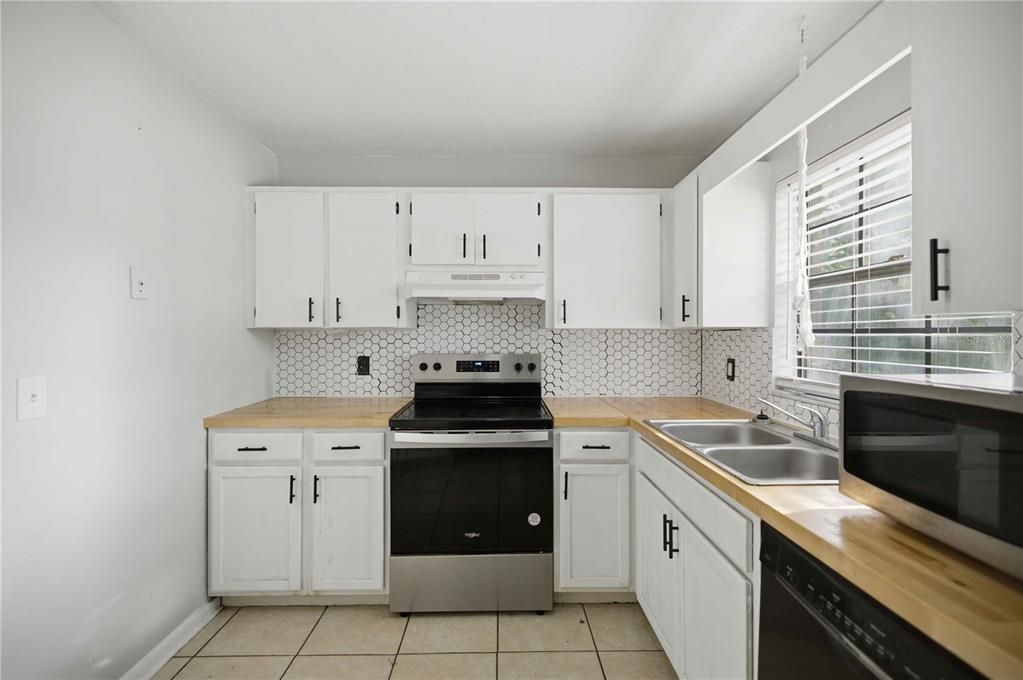 For Sale: $225,000 (3 beds, 2 baths, 1265 Square Feet)