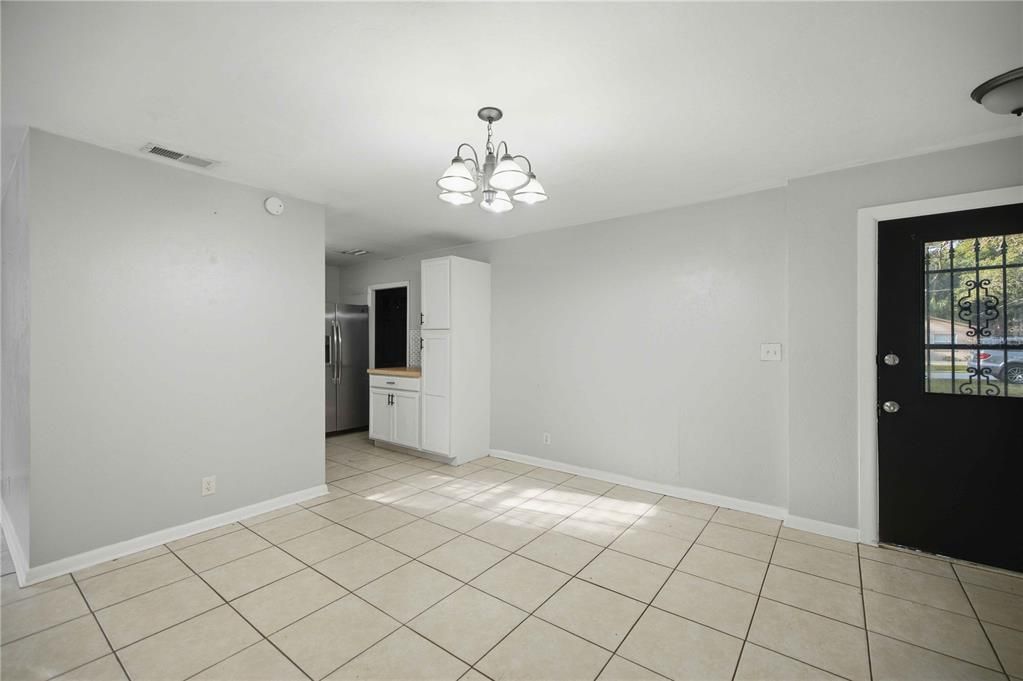 For Sale: $225,000 (3 beds, 2 baths, 1265 Square Feet)