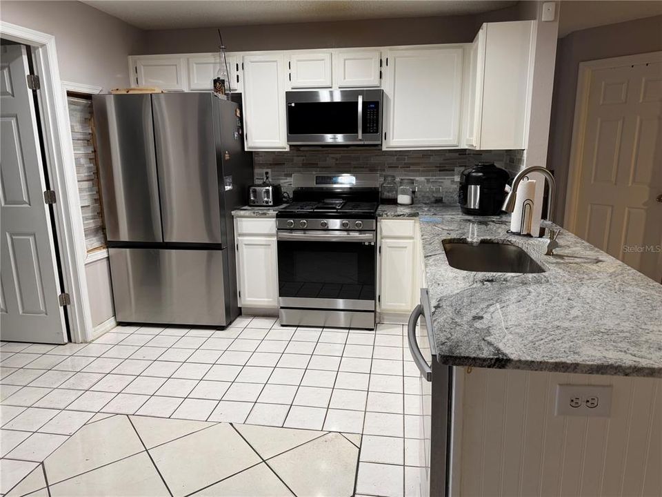 For Sale: $329,000 (4 beds, 2 baths, 1701 Square Feet)