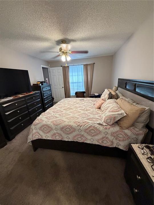 For Sale: $329,000 (4 beds, 2 baths, 1701 Square Feet)