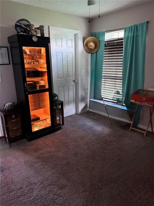 For Sale: $329,000 (4 beds, 2 baths, 1701 Square Feet)