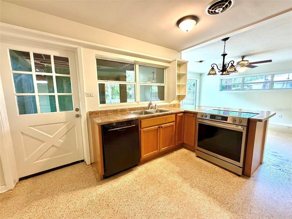 Activo con contrato: $299,900 (3 camas, 2 baños, 1593 Pies cuadrados)