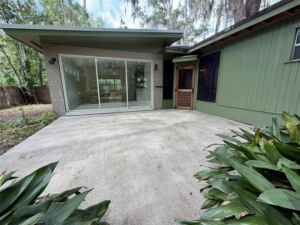 Activo con contrato: $299,900 (3 camas, 2 baños, 1593 Pies cuadrados)