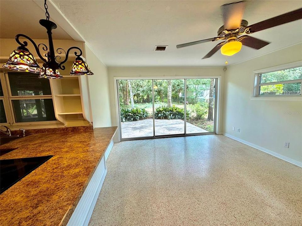 Activo con contrato: $299,900 (3 camas, 2 baños, 1593 Pies cuadrados)