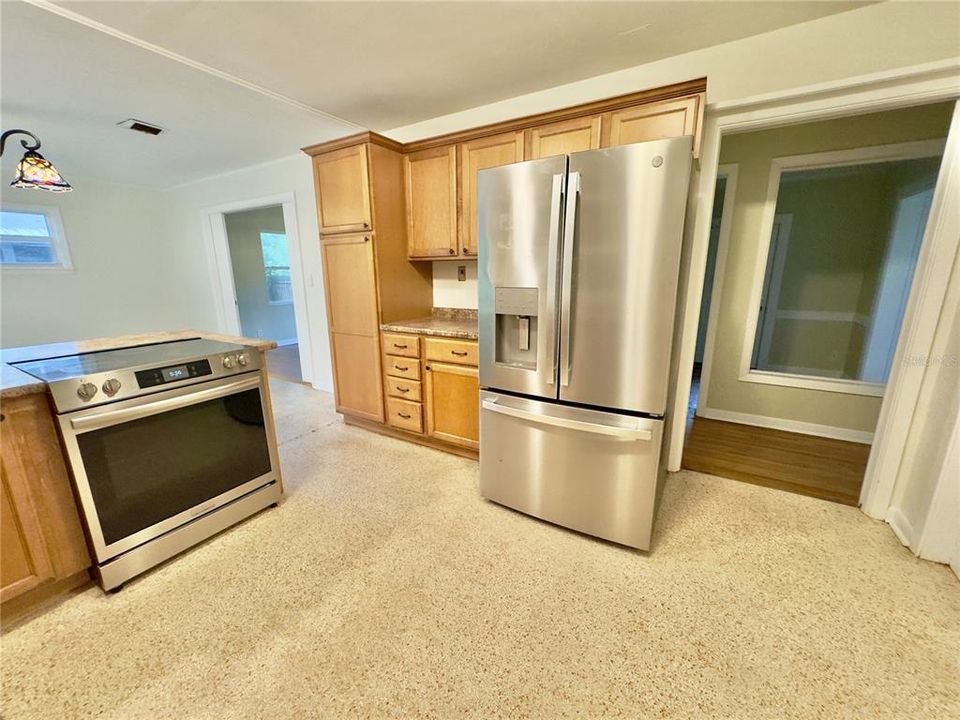 Activo con contrato: $299,900 (3 camas, 2 baños, 1593 Pies cuadrados)