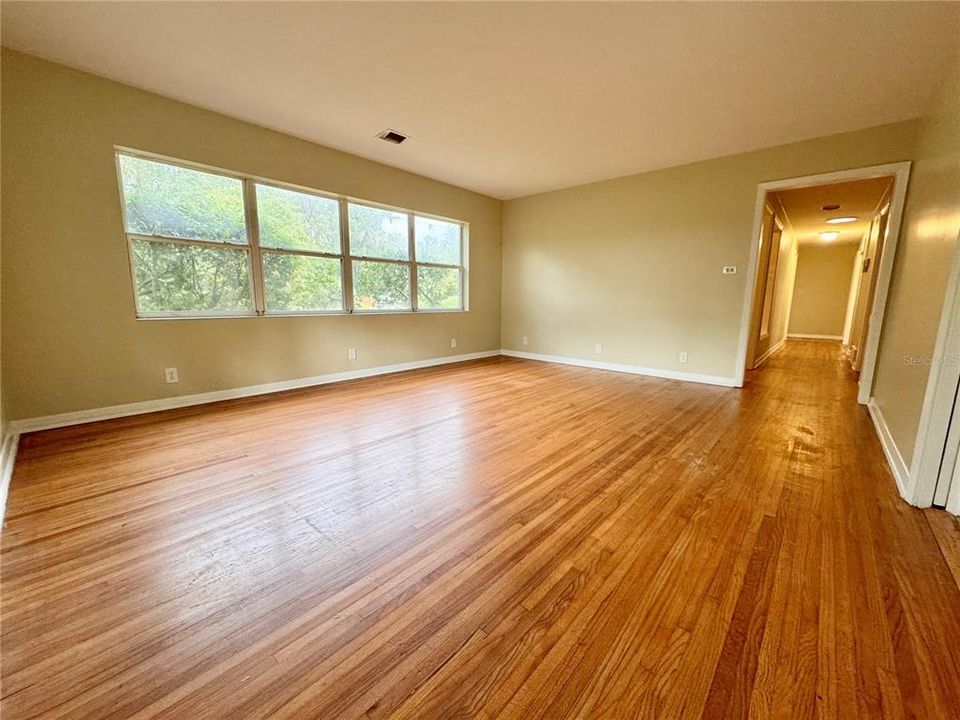 Activo con contrato: $299,900 (3 camas, 2 baños, 1593 Pies cuadrados)