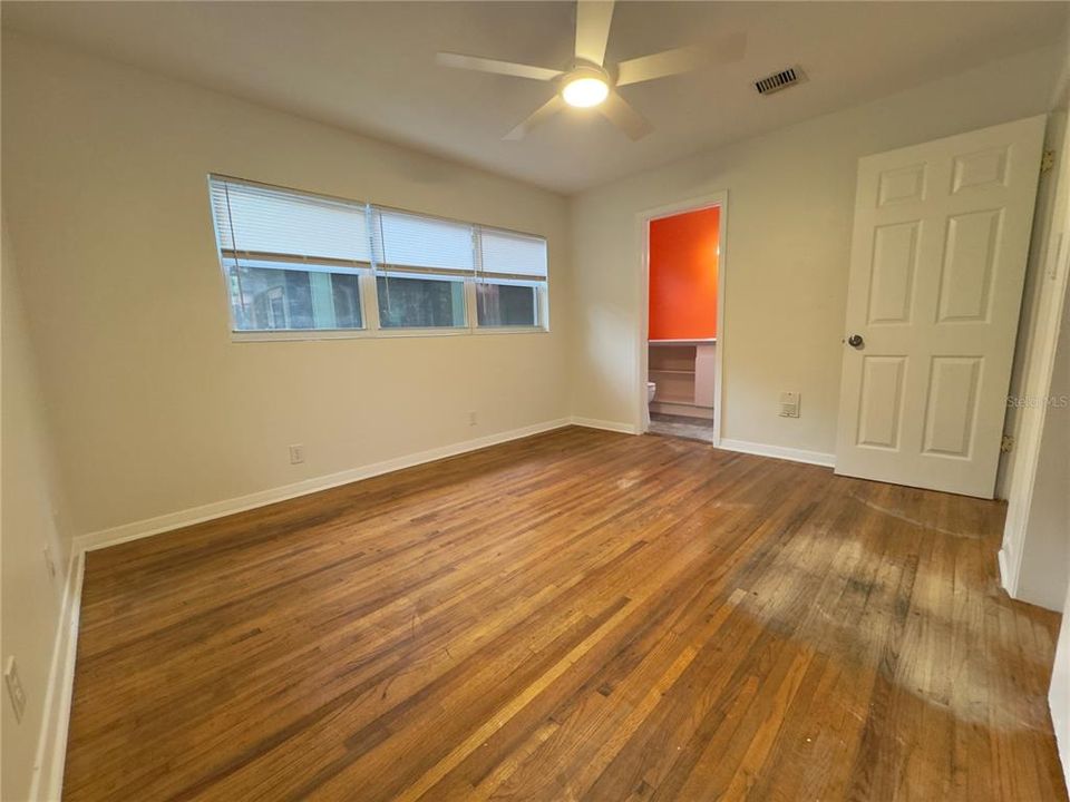Activo con contrato: $299,900 (3 camas, 2 baños, 1593 Pies cuadrados)
