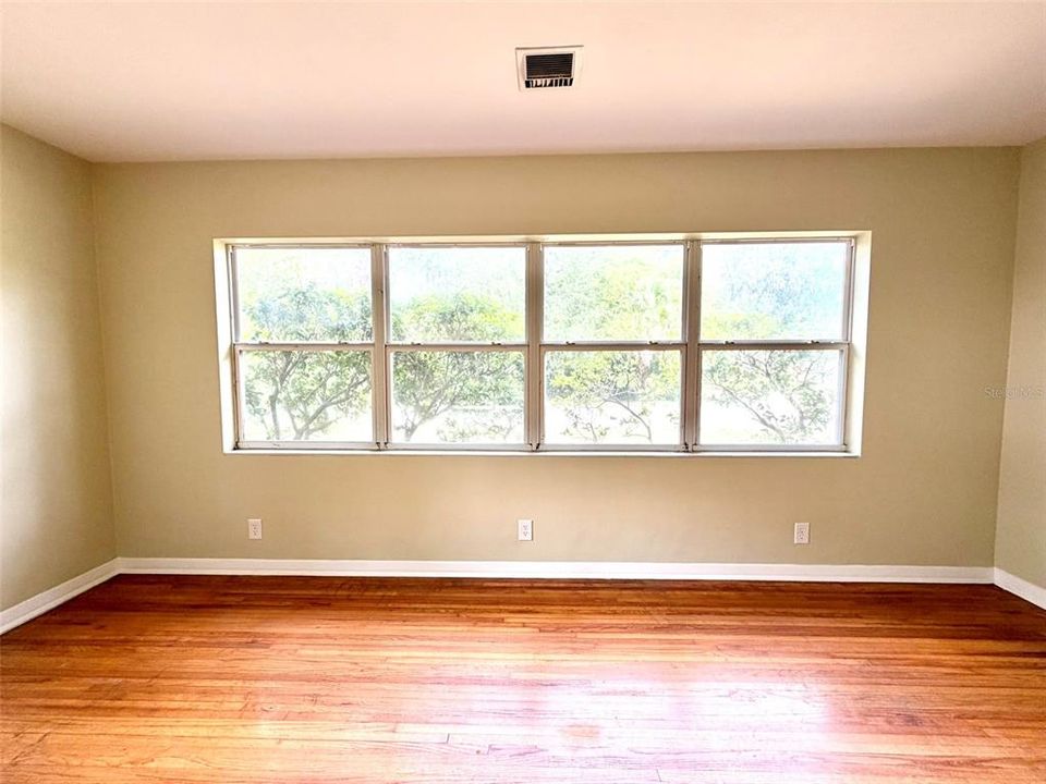 Activo con contrato: $299,900 (3 camas, 2 baños, 1593 Pies cuadrados)