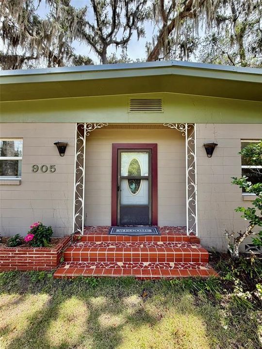 Activo con contrato: $299,900 (3 camas, 2 baños, 1593 Pies cuadrados)