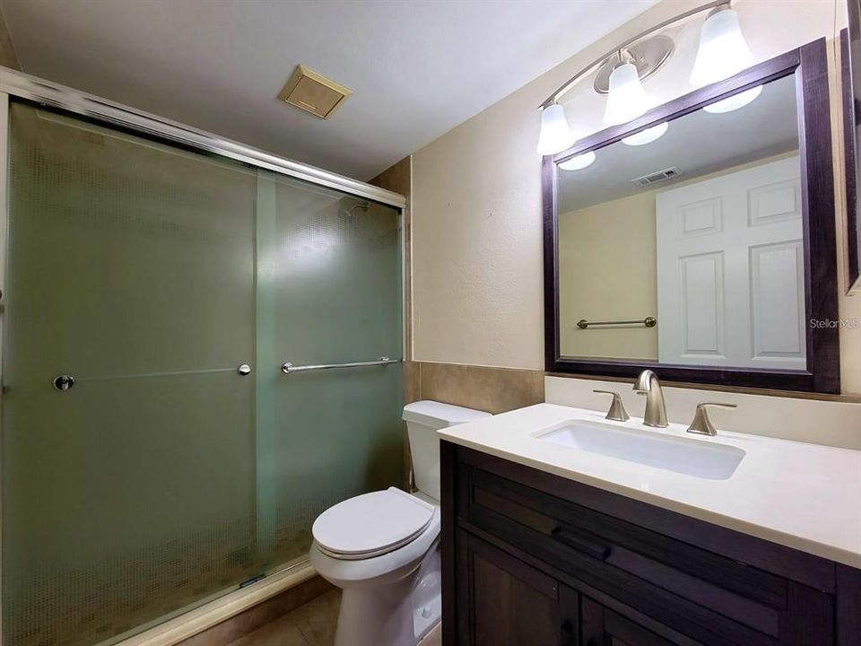В аренду: $1,800 (2 спален, 2 ванн, 1025 Квадратных фут)