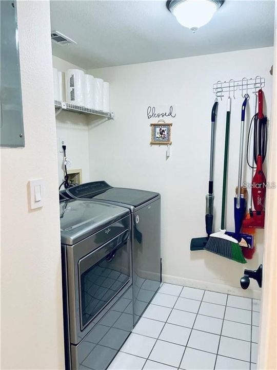 В аренду: $1,800 (2 спален, 2 ванн, 1025 Квадратных фут)