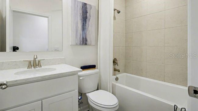 На продажу: $339,900 (4 спален, 2 ванн, 1876 Квадратных фут)